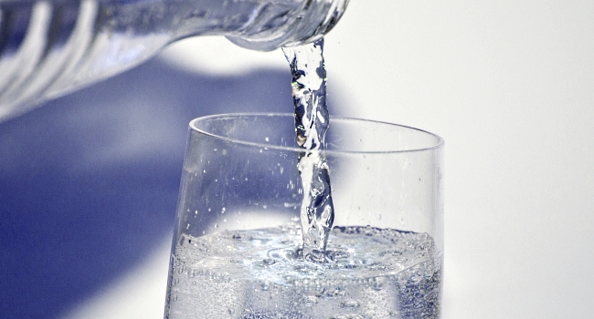 Mineralwasser im Glas